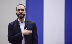 Bukele redobla su ofensiva contra las maras tras el asesinato de un oficial